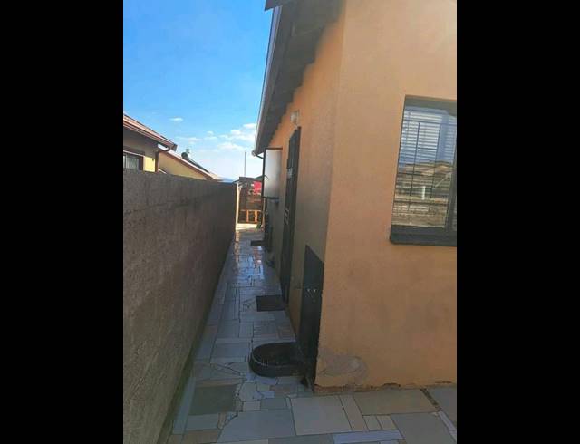 3 BEDROOM HOUSE FOR SALE IN SOSHANGUVE VV